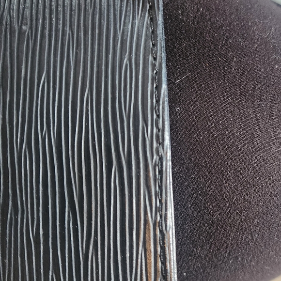 Louis Vuitton epi triangle long clutch - Picture 8 of 14